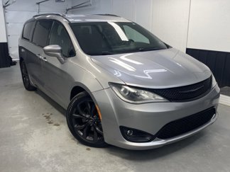 Used 2018 Chrysler Pacifica Touring-L Plus image 1