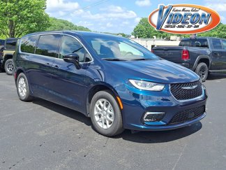 New 2025 Chrysler Pacifica Select image 1