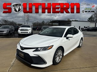 Used 2021 Toyota Camry LE image 1