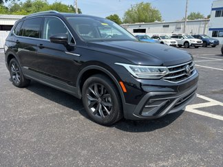 Used 2022 Volkswagen Tiguan SE w/ Panoramic Sunroof Package image 1