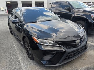 Used 2018 Toyota Camry SE image 1