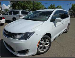 Used 2018 Chrysler Pacifica Touring-L w/ Tire & Wheel Group image 1