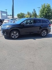 Used 2017 Toyota Highlander Limited Platinum image 1