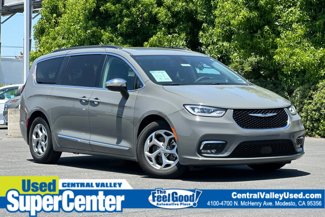 Used 2023 Chrysler Pacifica Limited image 1