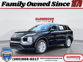Used 2023 Mitsubishi Outlander ES image 1
