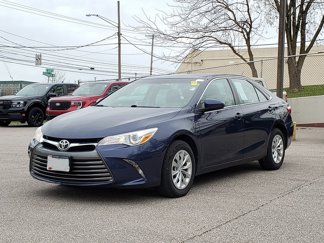 Used 2017 Toyota Camry LE image 1
