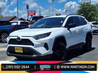Used 2021 Toyota RAV4 LE image 1