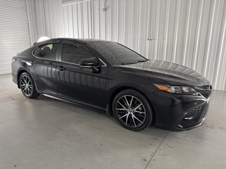 Used 2022 Toyota Camry SE image 1