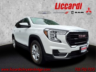 Used 2022 GMC Terrain SLE image 1