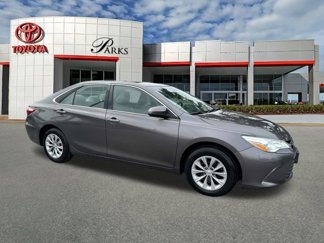 Used 2015 Toyota Camry LE image 1