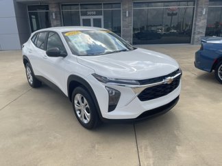 Used 2025 Chevrolet Trax LS image 1