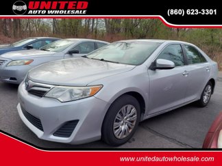 Used 2014 Toyota Camry LE image 1