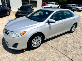 Used 2014 Toyota Camry LE image 1