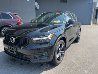 Used 2022 Volvo XC40 T5 R-Design image 1
