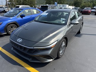 Used 2024 Hyundai Elantra SEL image 1