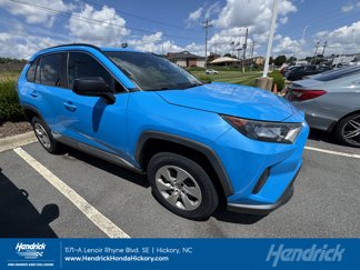 Used 2019 Toyota RAV4 LE image 1