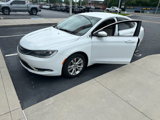 Used 2015 Chrysler 200 Limited image 1
