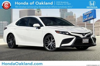 Used 2022 Toyota Camry SE image 1