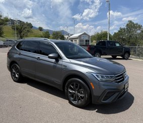 Used 2022 Volkswagen Tiguan SE image 1