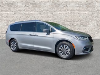 Used 2021 Chrysler Pacifica Touring-L image 1