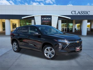 Used 2025 Chevrolet Trax LS image 1