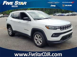 Used 2024 Jeep Compass Latitude image 1