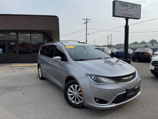 Used 2019 Chrysler Pacifica Touring-L image 1
