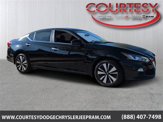 Used 2021 Nissan Altima 2.5 SV image 1