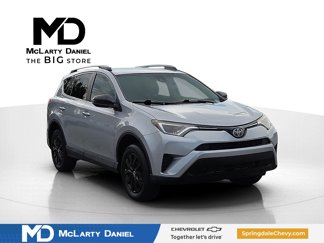 Used 2017 Toyota RAV4 LE image 1