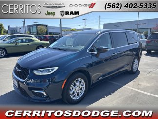 Certified 2023 Chrysler Pacifica Touring-L image 1