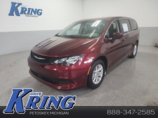 Used 2022 Chrysler Voyager LX image 1