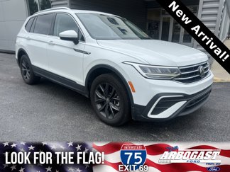 Used 2022 Volkswagen Tiguan SE image 1