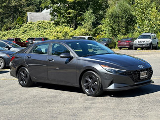 Used 2022 Hyundai Elantra SEL w/ Cargo Package image 1