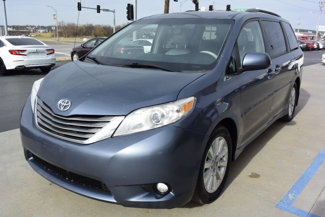 Used 2014 Toyota Sienna XLE image 1