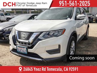 Used 2017 Nissan Rogue SV image 1