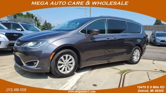 Used 2019 Chrysler Pacifica Touring-L image 1