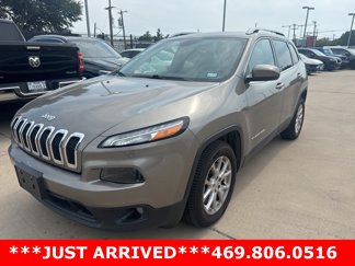 Used 2017 Jeep Cherokee Latitude w/ Trailer Tow Group image 1