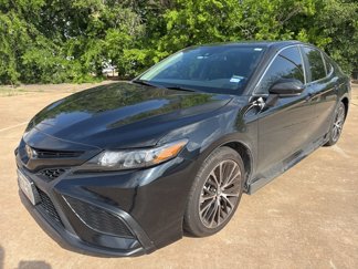 Used 2021 Toyota Camry SE image 1