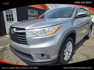 Used 2014 Toyota Highlander LE image 1