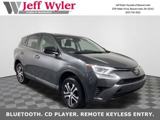 Used 2018 Toyota RAV4 LE image 1