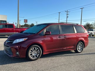 Used 2019 Toyota Sienna XLE image 1