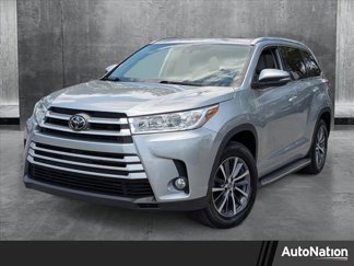 Used 2018 Toyota Highlander XLE image 1