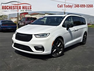 Used 2024 Chrysler Pacifica Touring-L w/ Uconnect Theater Family Group image 1