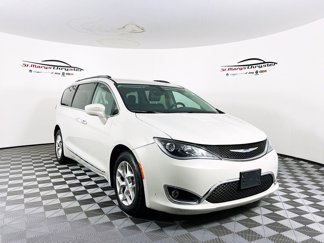Used 2017 Chrysler Pacifica Touring-L Plus w/ Tire & Wheel Group image 1