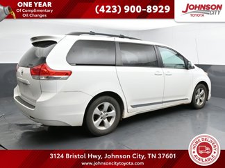 Used 2011 Toyota Sienna LE image 1