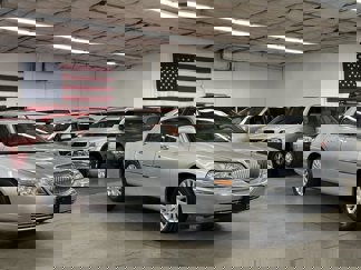 Used 2003 Lincoln Town Car Signature image 1