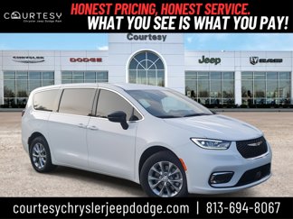 New 2025 Chrysler Pacifica Select image 1