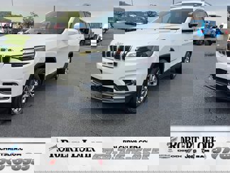 Used 2020 Jeep Cherokee Latitude Lux w/ Comfort/Convenience Group image 1