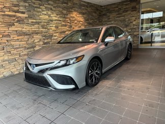 Used 2021 Toyota Camry SE image 1