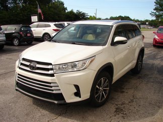 Used 2017 Toyota Highlander XLE image 1